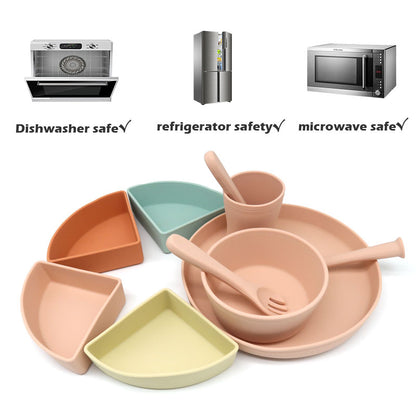Baby feeding set displayed with dishwasher, fridge and microwave safe icons for easy cleaning.